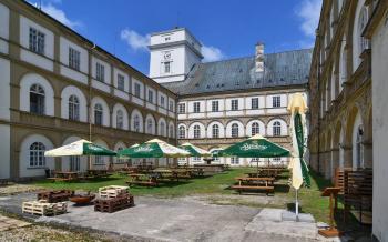 Castle Račice - courtyard